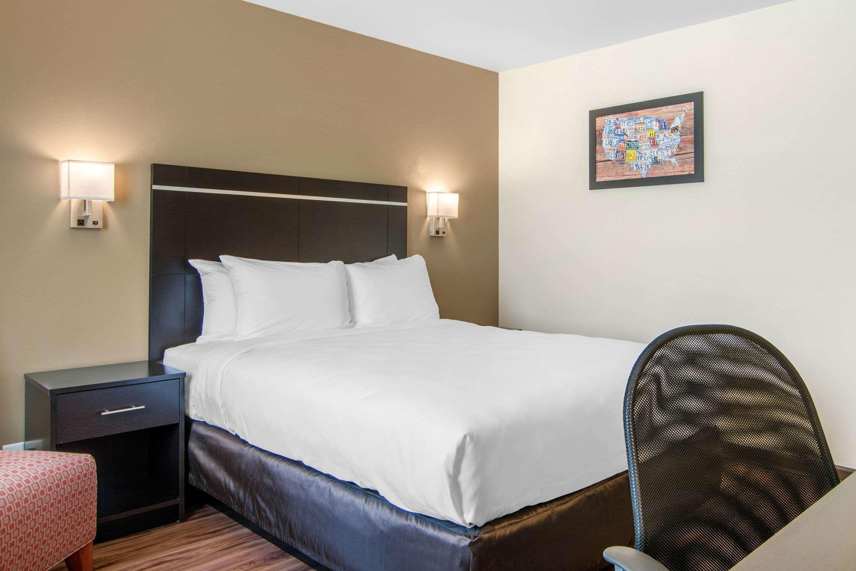 Econo Lodge Inn & Suites Springfield Exteriör bild