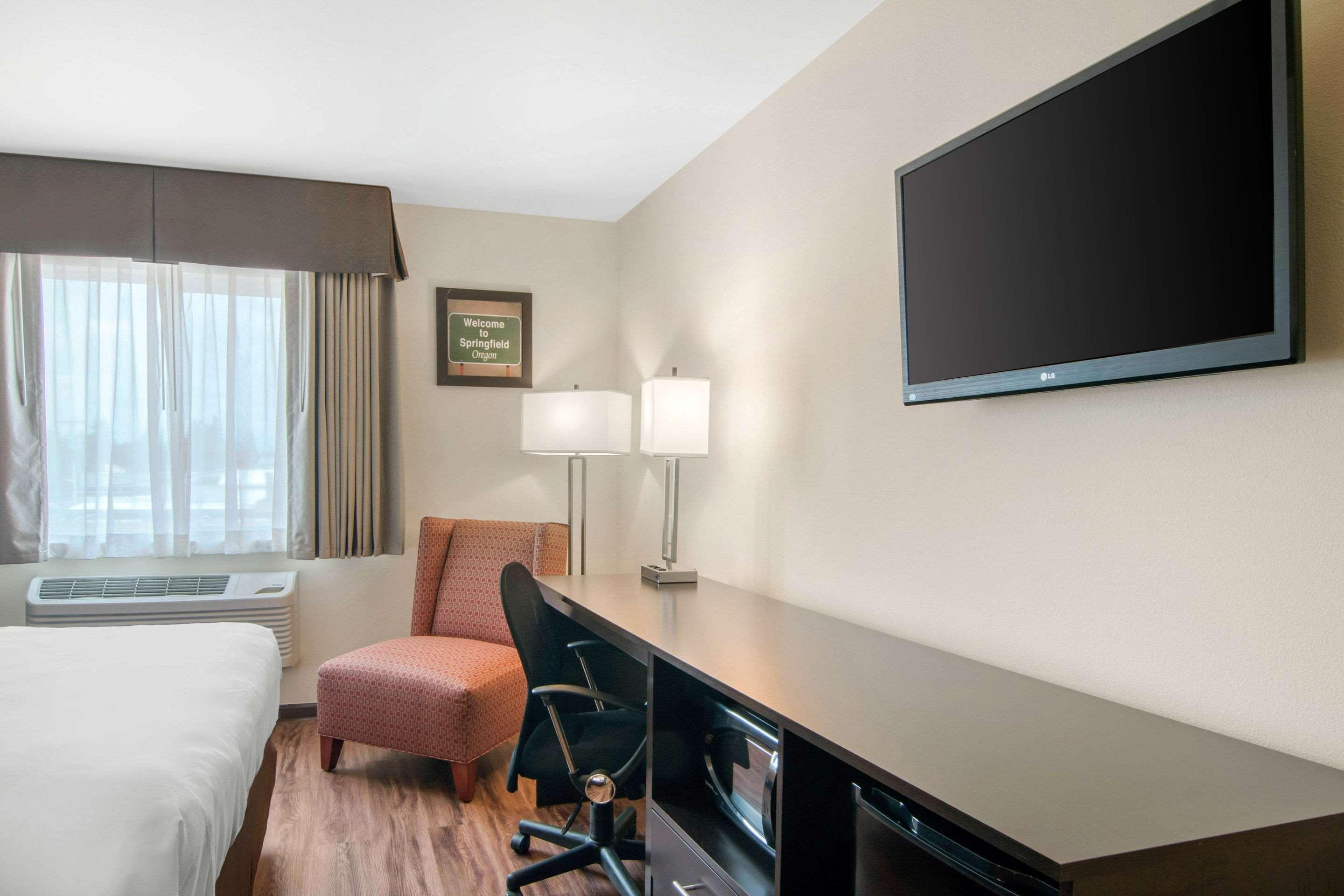 Econo Lodge Inn & Suites Springfield Exteriör bild